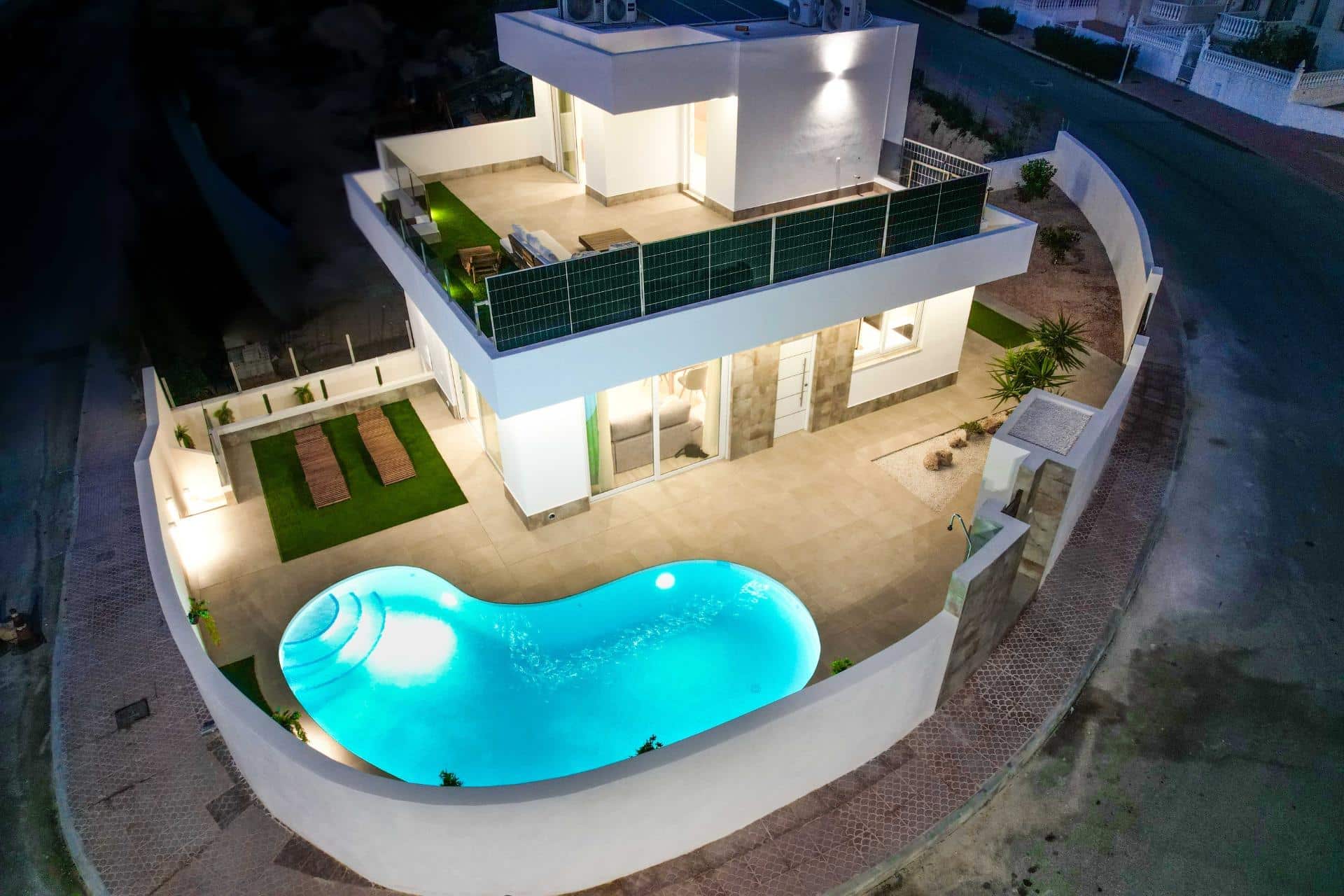 BEAUTIFUL BIG VILLA WITH VIEWS TO THE GOLF COURSE “LA MARQUESA”!