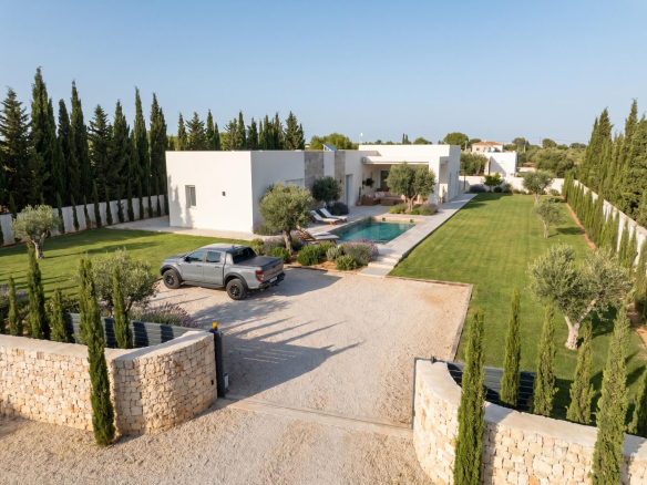 New-build, bespoke villas in La Romana (Alicante): spacious homes in a natural setting